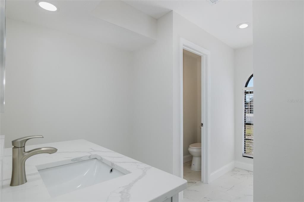 Под контрактом: $289,900 (3 спален, 2 ванн, 1523 Квадратных фут)