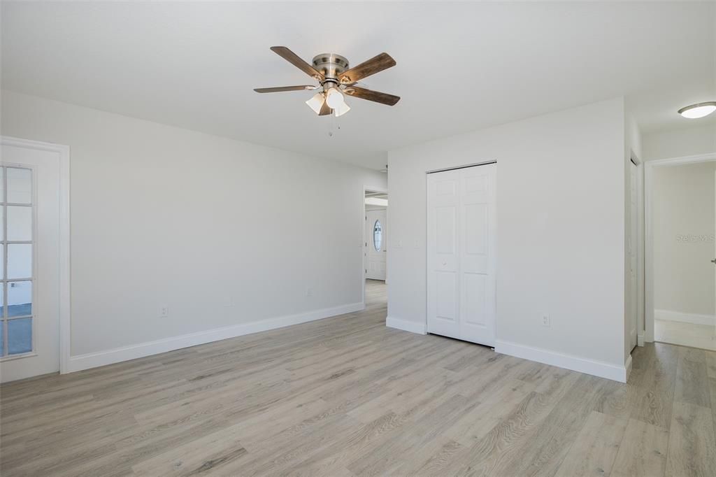 Под контрактом: $289,900 (3 спален, 2 ванн, 1523 Квадратных фут)