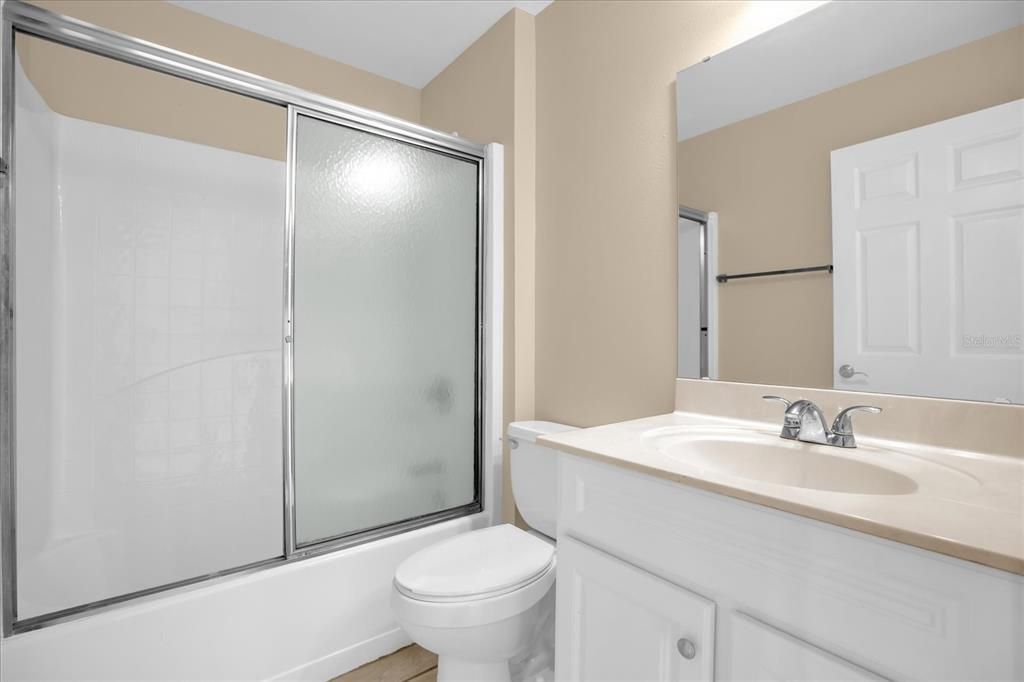 合同活跃: $269,900 (3 贝兹, 2 浴室, 1260 平方英尺)