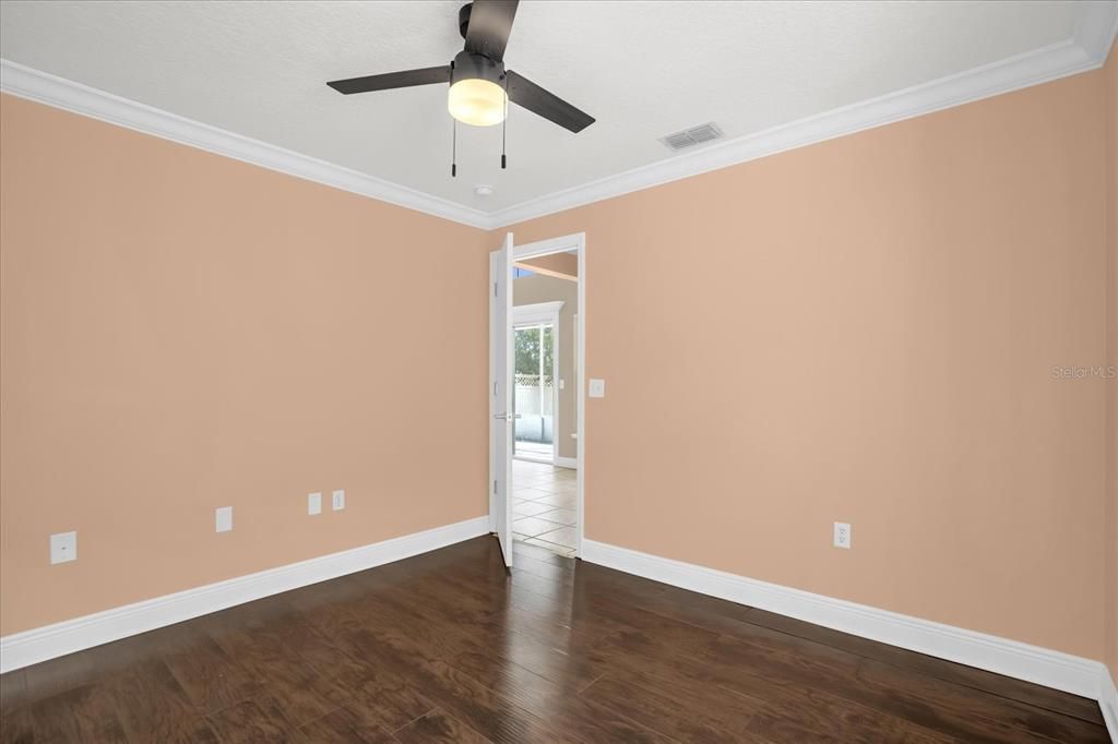 合同活跃: $269,900 (3 贝兹, 2 浴室, 1260 平方英尺)