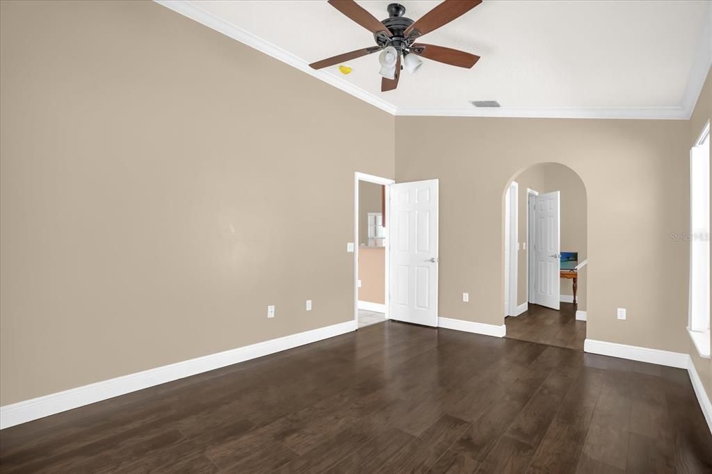 合同活跃: $269,900 (3 贝兹, 2 浴室, 1260 平方英尺)