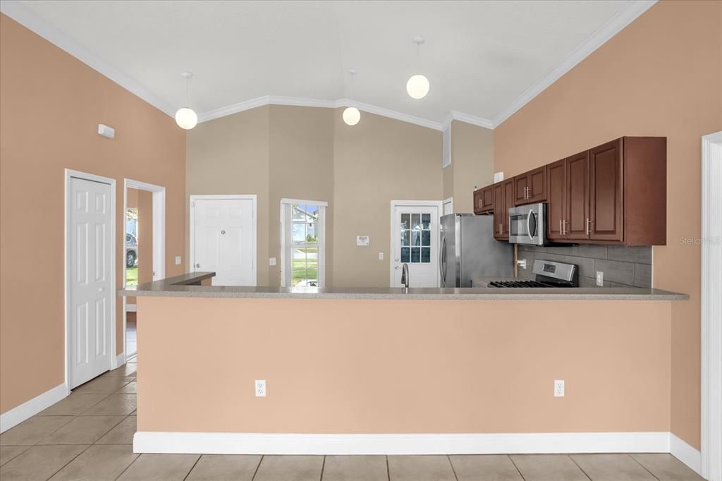 合同活跃: $269,900 (3 贝兹, 2 浴室, 1260 平方英尺)