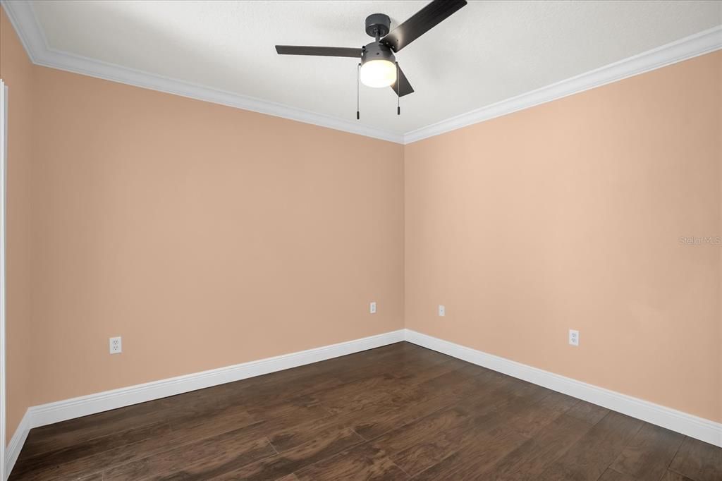 合同活跃: $269,900 (3 贝兹, 2 浴室, 1260 平方英尺)