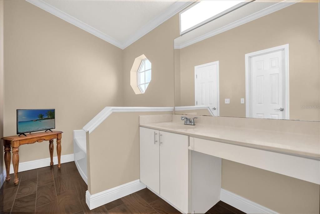 合同活跃: $269,900 (3 贝兹, 2 浴室, 1260 平方英尺)