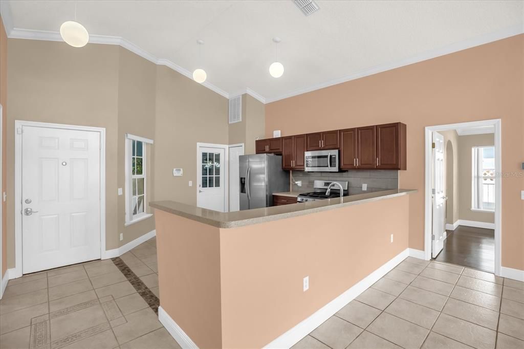 合同活跃: $269,900 (3 贝兹, 2 浴室, 1260 平方英尺)