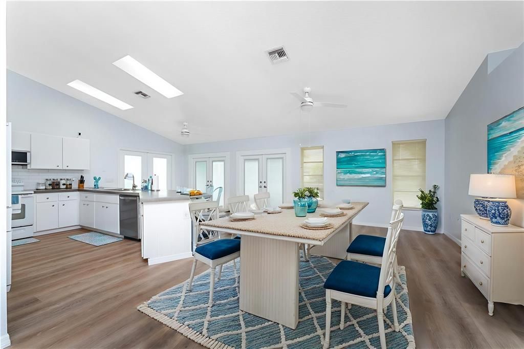 待售: $439,900 (3 贝兹, 3 浴室, 2009 平方英尺)