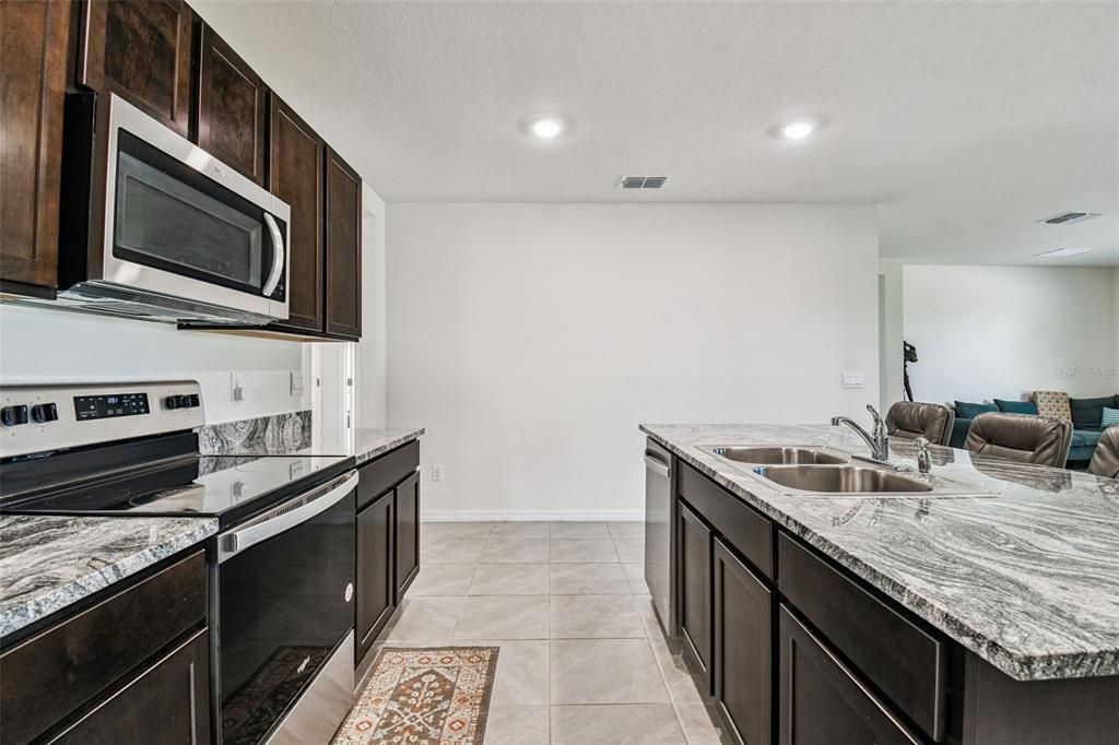 For Rent: $3,000 (4 beds, 2 baths, 1846 Square Feet)