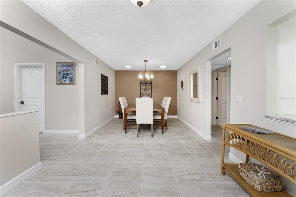 Activo con contrato: $499,000 (3 camas, 2 baños, 2164 Pies cuadrados)