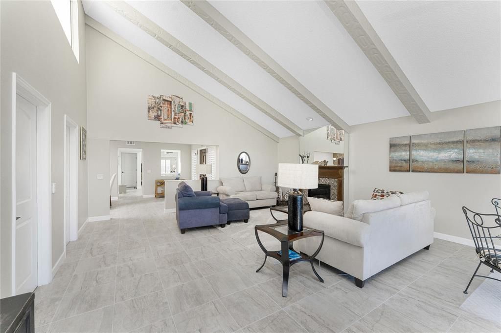 Activo con contrato: $499,000 (3 camas, 2 baños, 2164 Pies cuadrados)