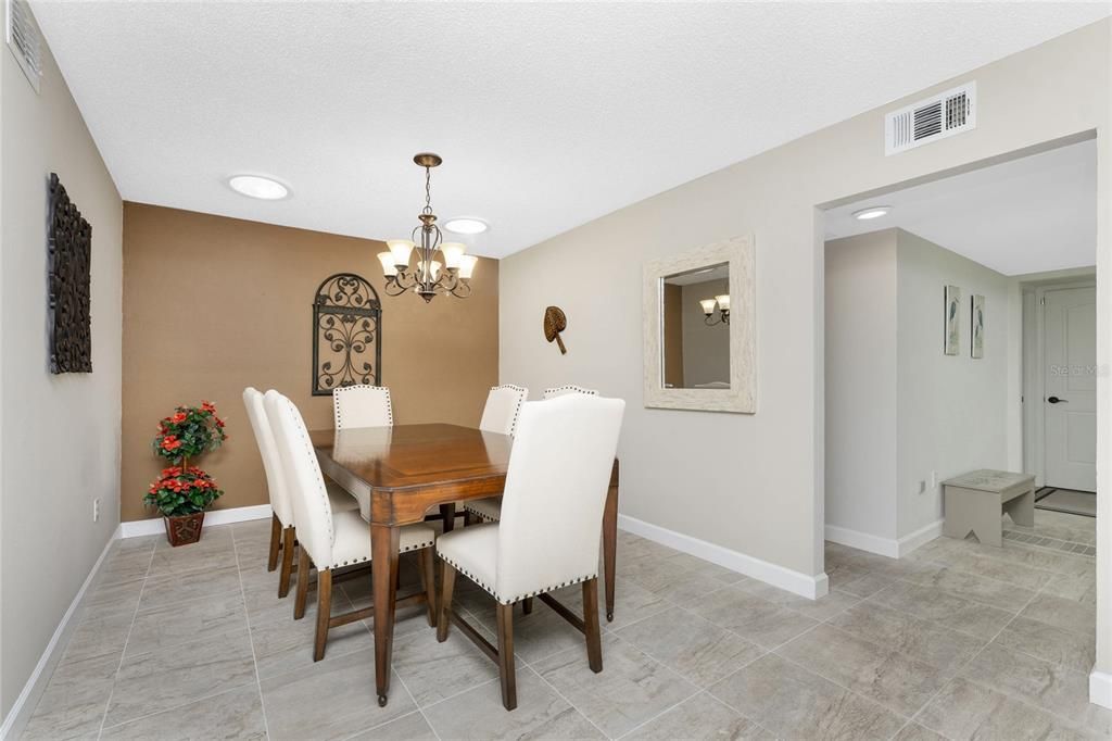 Activo con contrato: $499,000 (3 camas, 2 baños, 2164 Pies cuadrados)