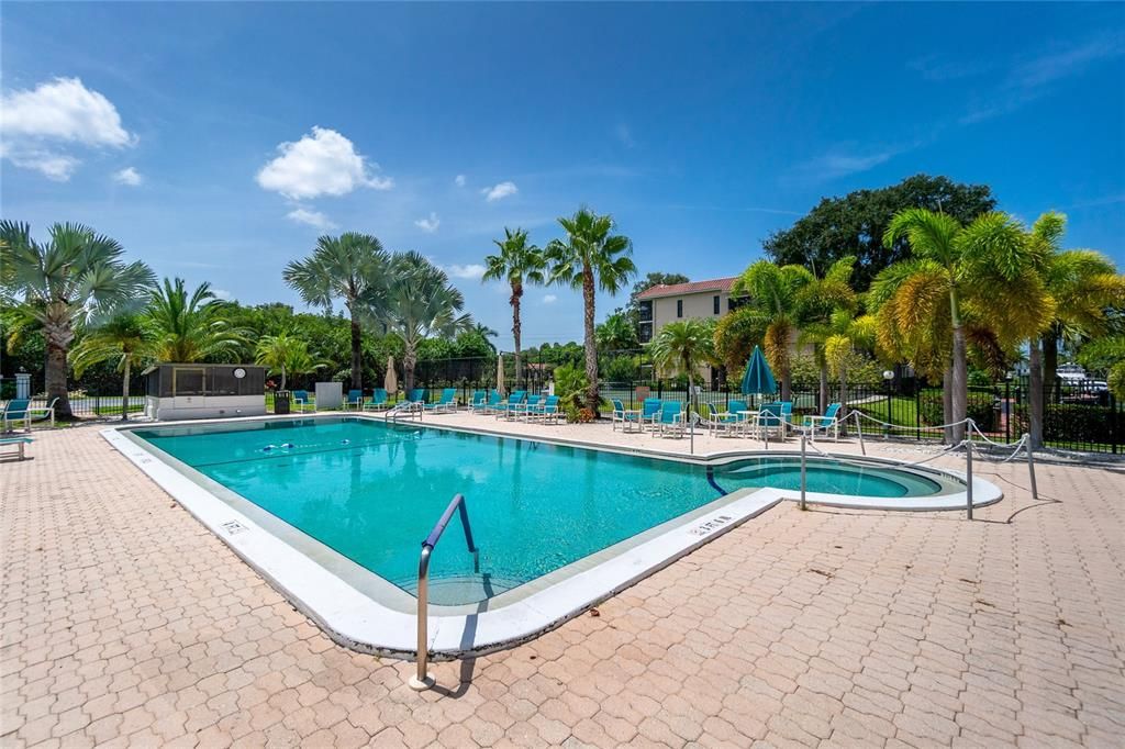 Activo con contrato: $499,000 (3 camas, 2 baños, 2164 Pies cuadrados)