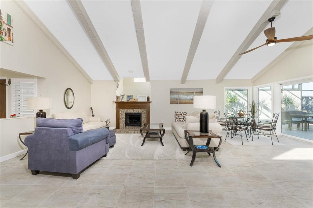 Activo con contrato: $499,000 (3 camas, 2 baños, 2164 Pies cuadrados)