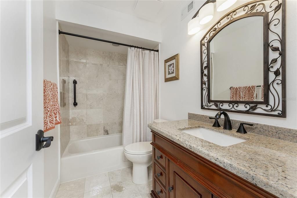 Activo con contrato: $499,000 (3 camas, 2 baños, 2164 Pies cuadrados)