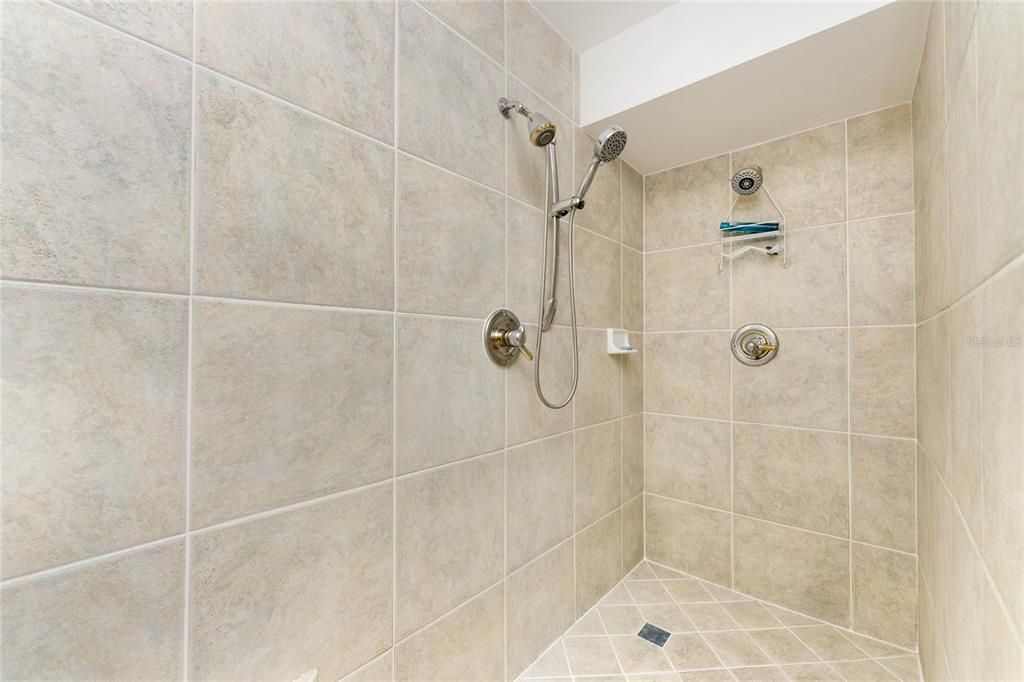 Activo con contrato: $499,000 (3 camas, 2 baños, 2164 Pies cuadrados)