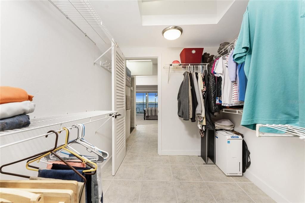 Activo con contrato: $499,000 (3 camas, 2 baños, 2164 Pies cuadrados)