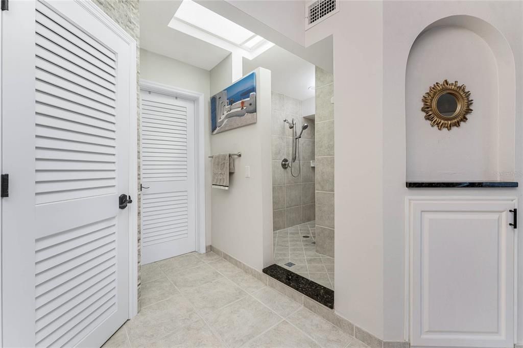 Activo con contrato: $499,000 (3 camas, 2 baños, 2164 Pies cuadrados)