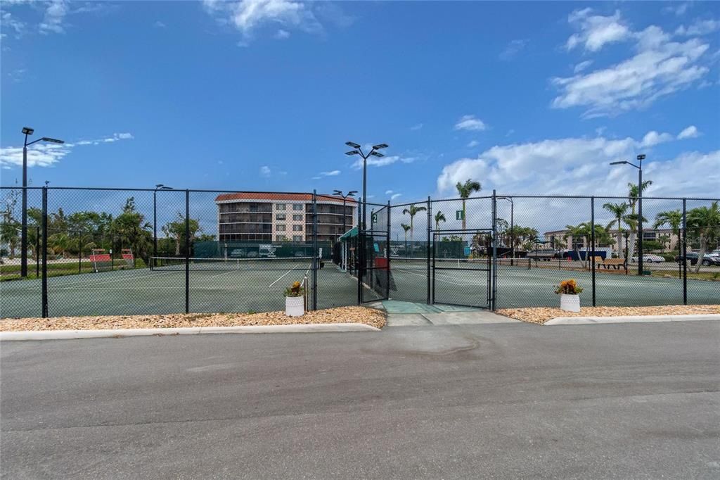 Activo con contrato: $499,000 (3 camas, 2 baños, 2164 Pies cuadrados)