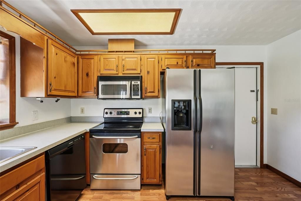 For Sale: $485,000 (3 beds, 2 baths, 1784 Square Feet)