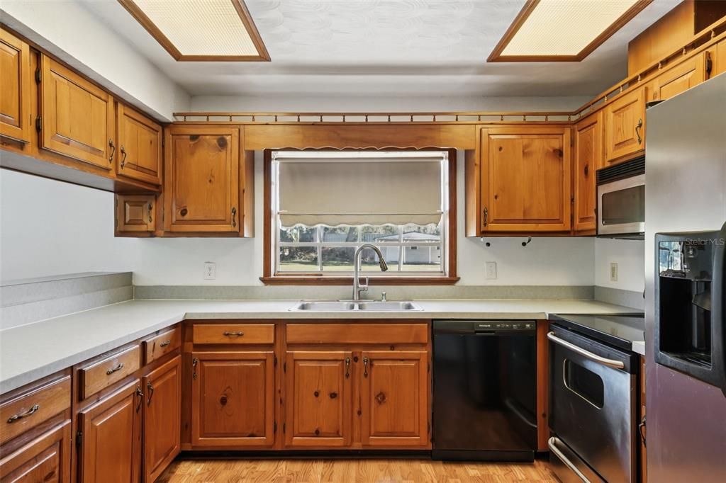 For Sale: $485,000 (3 beds, 2 baths, 1784 Square Feet)