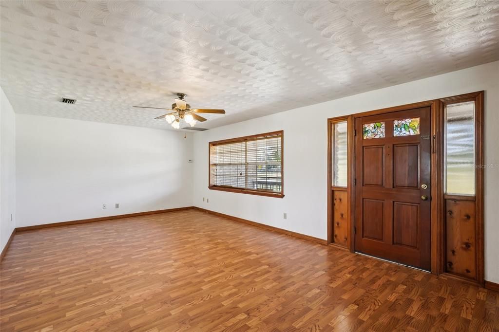 For Sale: $485,000 (3 beds, 2 baths, 1784 Square Feet)