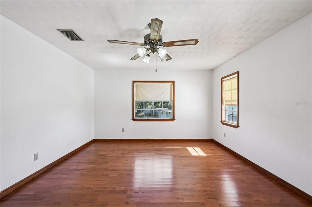 For Sale: $485,000 (3 beds, 2 baths, 1784 Square Feet)