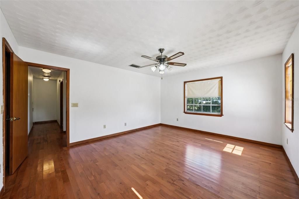 For Sale: $485,000 (3 beds, 2 baths, 1784 Square Feet)