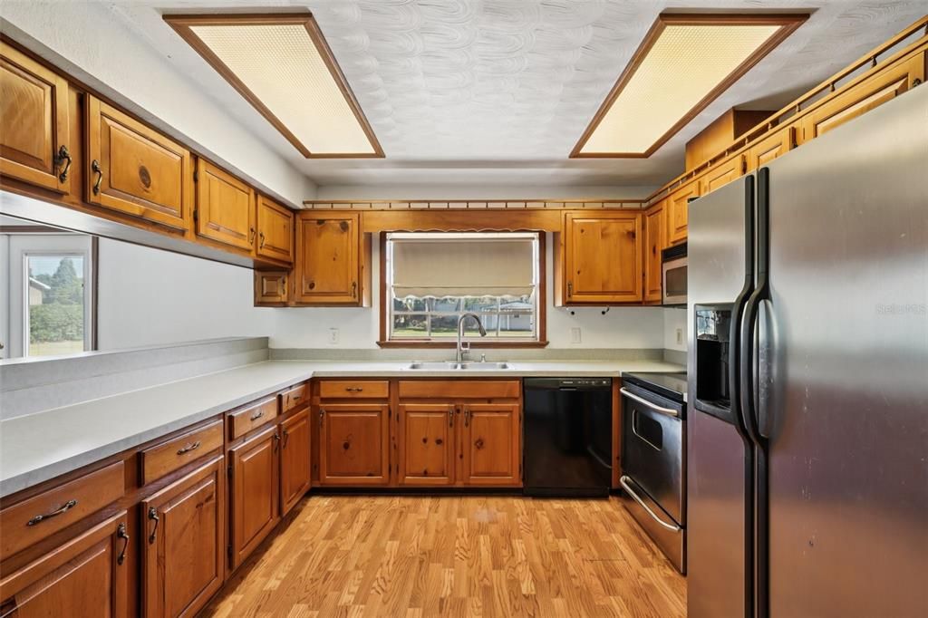 For Sale: $485,000 (3 beds, 2 baths, 1784 Square Feet)