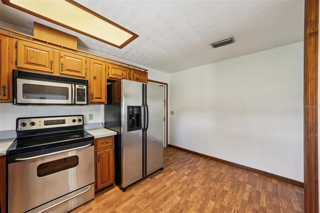 For Sale: $485,000 (3 beds, 2 baths, 1784 Square Feet)