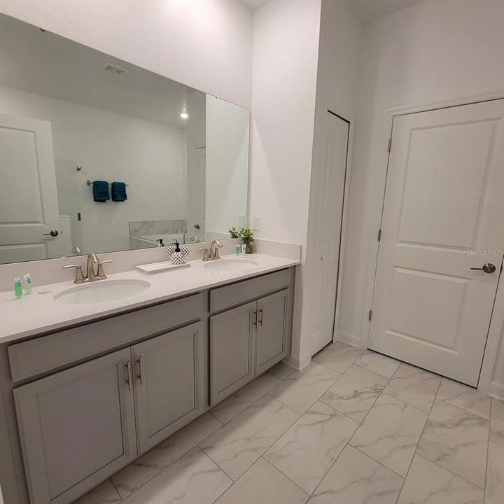 En Venta: $979,000 (8 camas, 5 baños, 4289 Pies cuadrados)