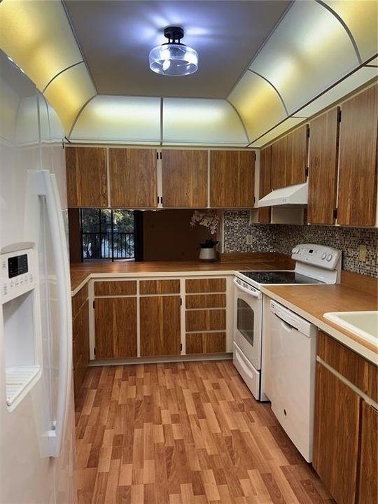 На продажу: $175,000 (2 спален, 2 ванн, 1224 Квадратных фут)