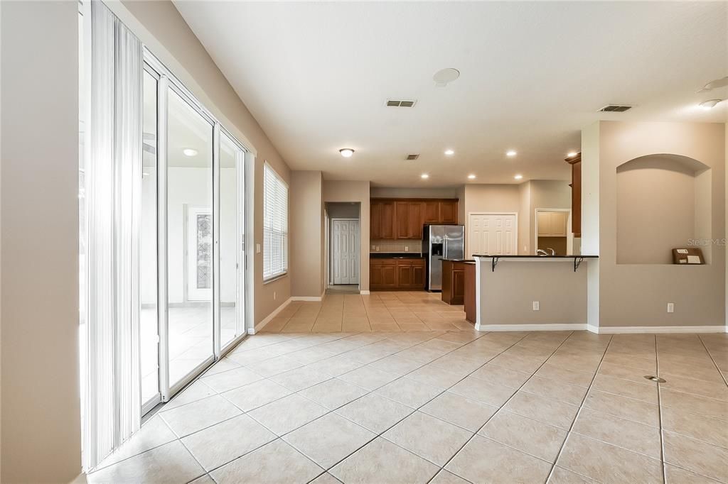 Activo con contrato: $474,000 (4 camas, 3 baños, 2574 Pies cuadrados)