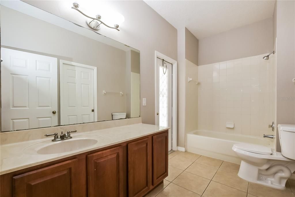 Activo con contrato: $474,000 (4 camas, 3 baños, 2574 Pies cuadrados)