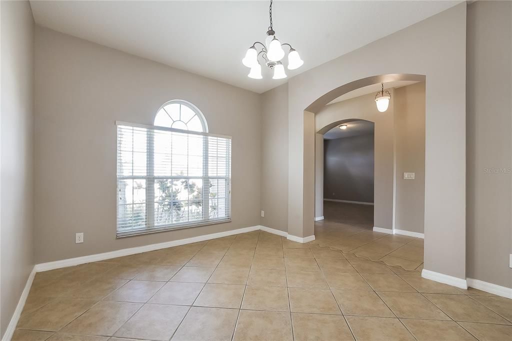 Activo con contrato: $474,000 (4 camas, 3 baños, 2574 Pies cuadrados)