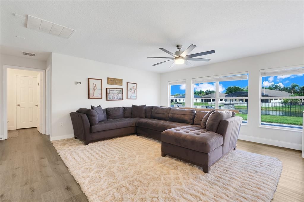 На продажу: $620,000 (5 спален, 2 ванн, 3257 Квадратных фут)