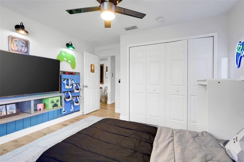 На продажу: $620,000 (5 спален, 2 ванн, 3257 Квадратных фут)