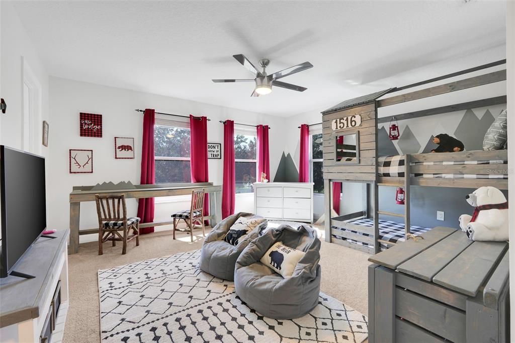 На продажу: $620,000 (5 спален, 2 ванн, 3257 Квадратных фут)