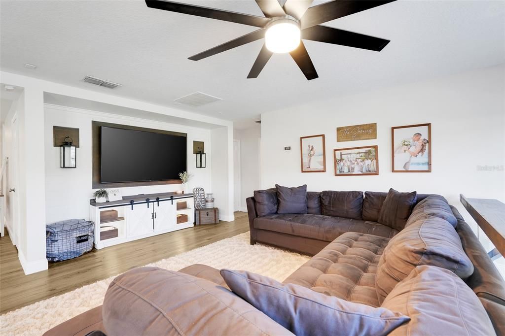 На продажу: $620,000 (5 спален, 2 ванн, 3257 Квадратных фут)