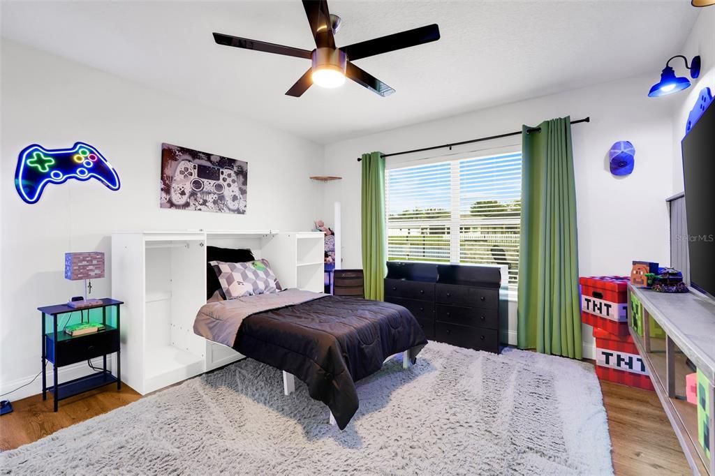 На продажу: $620,000 (5 спален, 2 ванн, 3257 Квадратных фут)