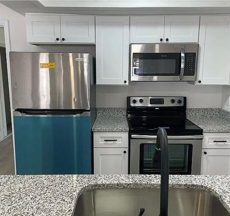 待售: $253,000 (3 贝兹, 2 浴室, 1085 平方英尺)