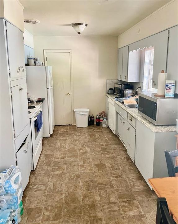 待售: $255,900 (3 贝兹, 2 浴室, 1232 平方英尺)