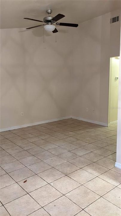 合同活跃: $130,000 (2 贝兹, 1 浴室, 785 平方英尺)