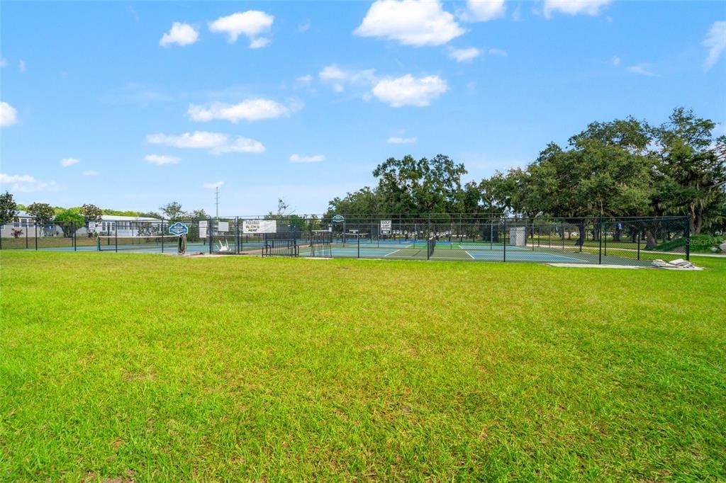 合同活跃: $134,900 (2 贝兹, 2 浴室, 1056 平方英尺)