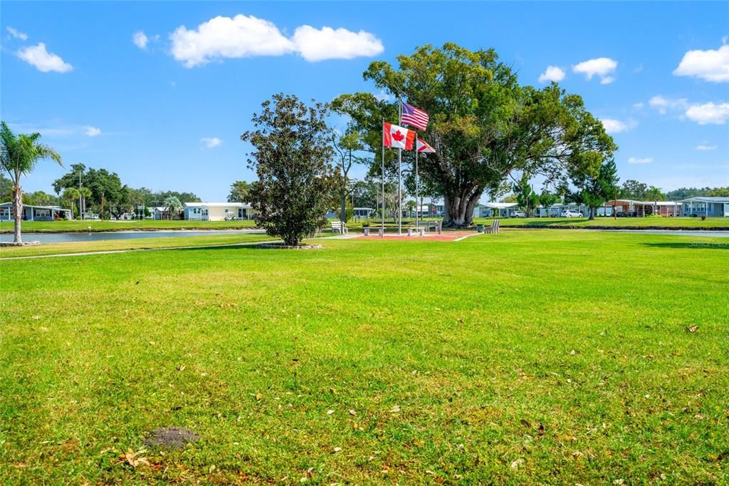 合同活跃: $134,900 (2 贝兹, 2 浴室, 1056 平方英尺)