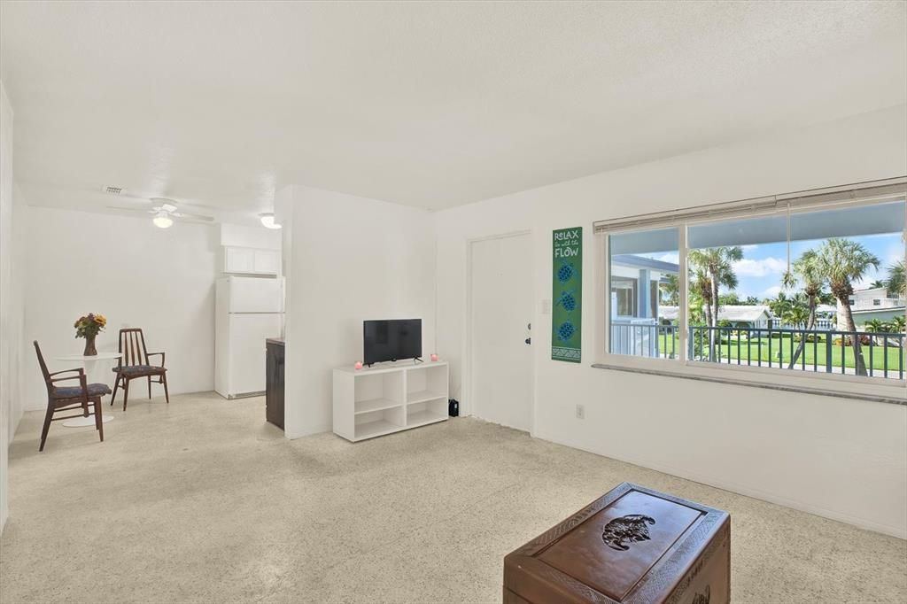 待售: $149,000 (1 贝兹, 1 浴室, 610 平方英尺)