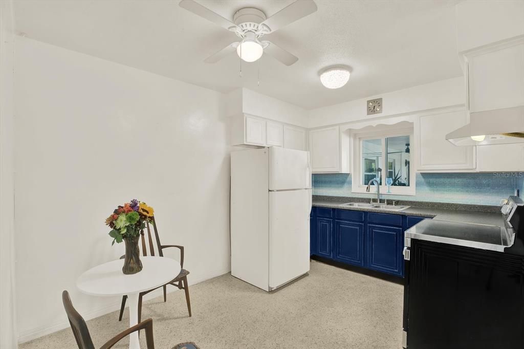 待售: $149,000 (1 贝兹, 1 浴室, 610 平方英尺)