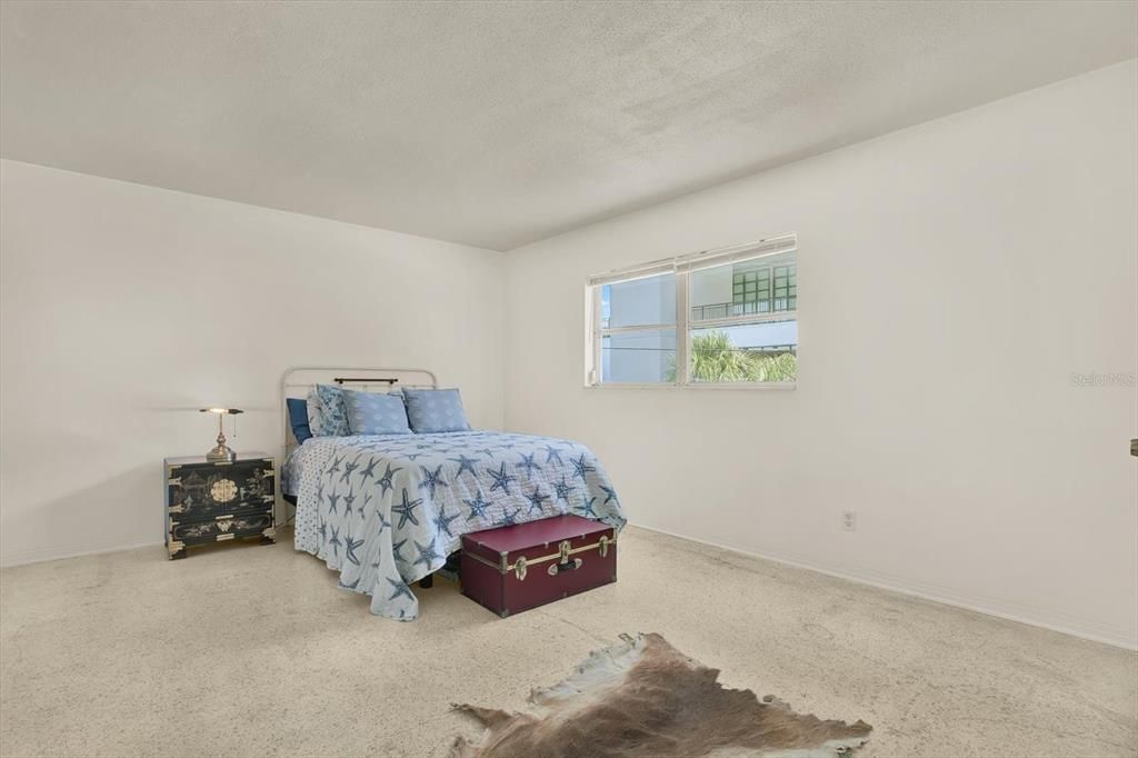 待售: $149,000 (1 贝兹, 1 浴室, 610 平方英尺)