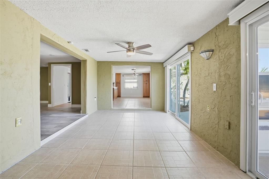 For Sale: $549,900 (3 beds, 1 baths, 1761 Square Feet)