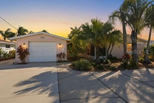 For Sale: $549,900 (3 beds, 1 baths, 1761 Square Feet)