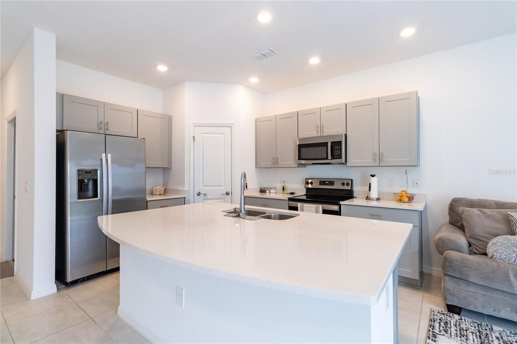 For Sale: $285,500 (3 beds, 2 baths, 1365 Square Feet)