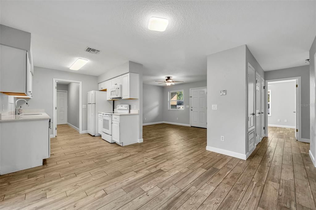 For Sale: $350,000 (4 beds, 2 baths, 1403 Square Feet)